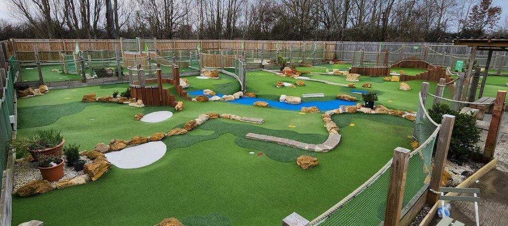 Aces Minigolf Gloucester GB